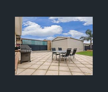 3 bedroom home ideally located within a short walk of the beach - Photo 5