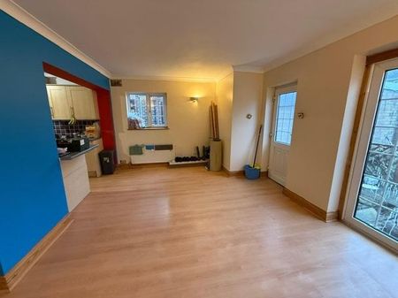 4 bedroom semi-detached house to rent - Photo 5