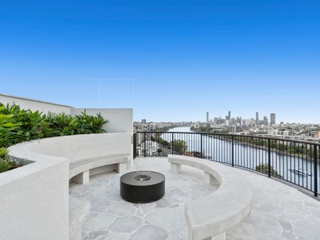 Luxury Living on Brisbane Rivers’ Edge! - Photo 3