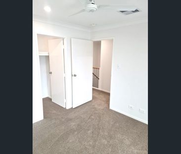 3 BED 2 BATH TOWNHOUSE WITH DUCTED AIR - Photo 1