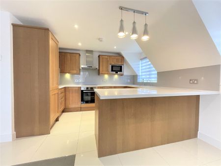 Maisonette to rent with 2 bedrooms, Queens Court, Walton On The Hill - Photo 4