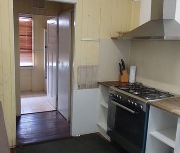 20 Croydon Street, TOOWONG - Photo 6