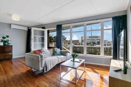 Sunny 2BR Avondale Living - Pets OK! - Photo 2