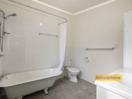 GREAT FAMILY HOME - Photo 5