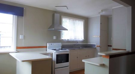 3 Bedroom Family Home in Takaro - Photo 2