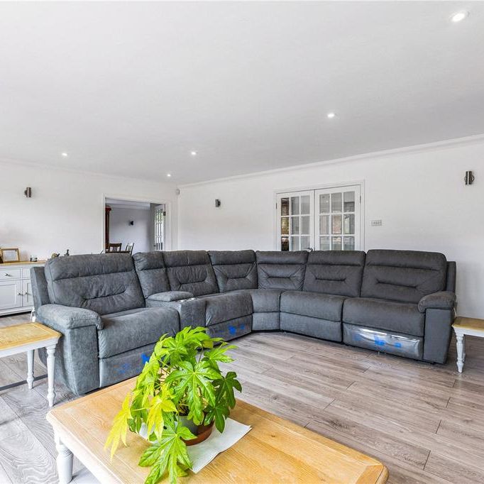 6 bedroom detached house to rent - Photo 1