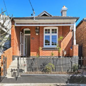Charming Freestanding Home - Photo 3