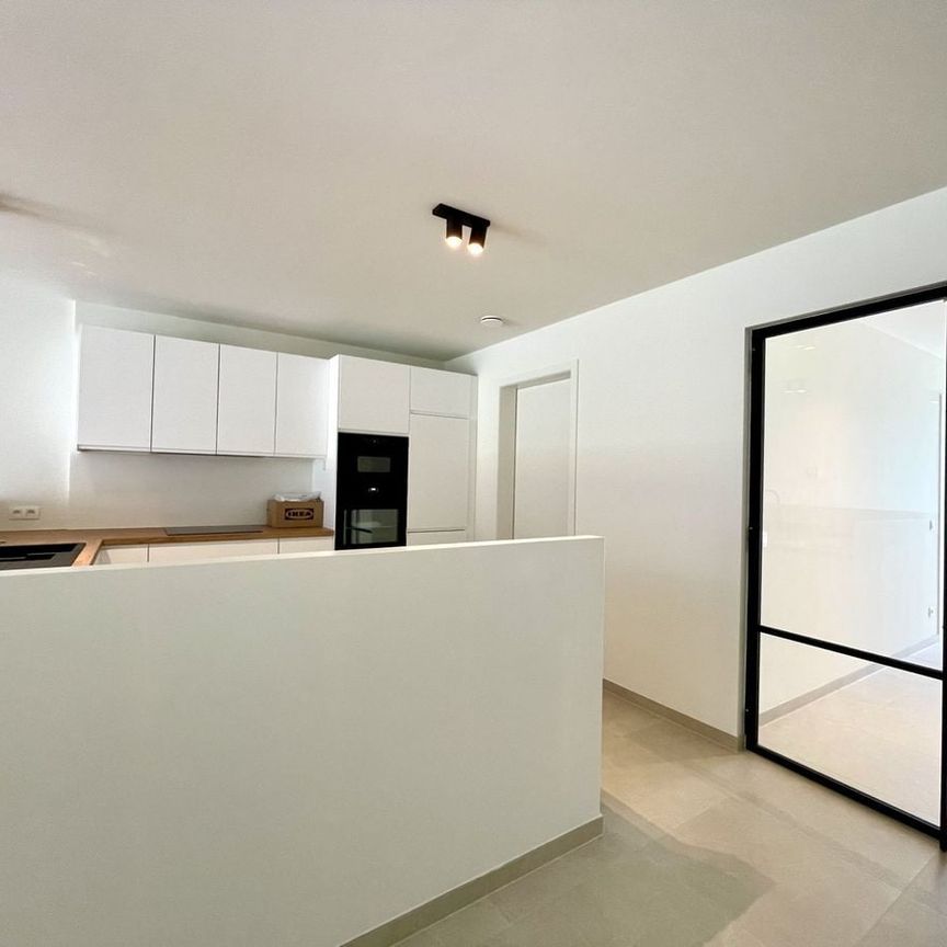 Huis te huur in Oostakker voor € 1.500 met 4 slaapkamers - Photo 1