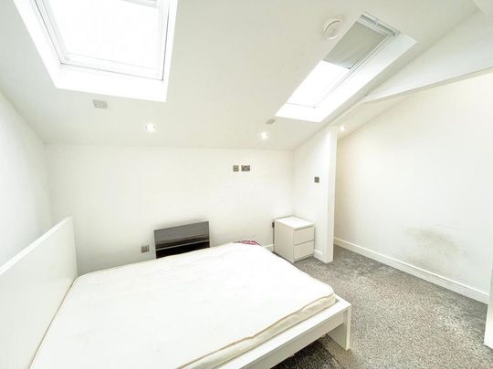 1 bedroom in a flat share to rent - Photo 1