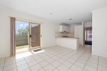 Charming Three Bedroom Unit in Prime Langwarrin Location - Photo 3