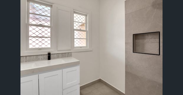 Spacious Family Home in Northcote - Photo 1