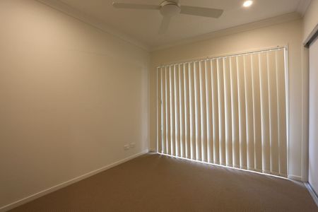 Spacious Family Home in the Heart of Coomera - Photo 2