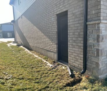 For Lease - 1919 Fountain Grass Drive, London South, Ontario - Photo 5