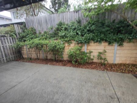 4 Bedroom - Available now - Photo 3