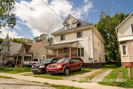 NEWLY RENOVATED 2BEDROOM/1BATH + DEN IN CHATHAM + UTILITIES - Photo 5