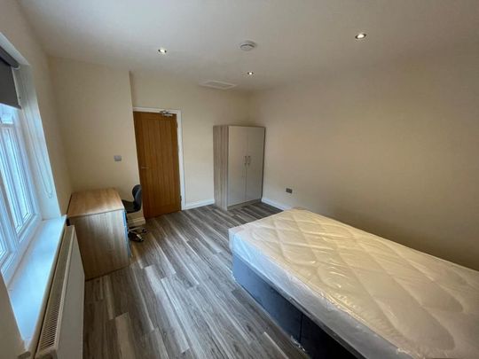 Semi detached house to rent - Photo 1