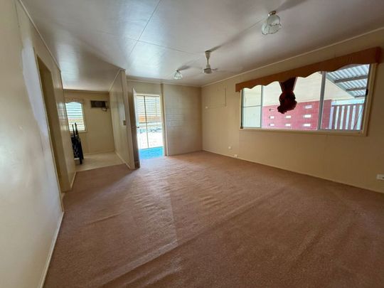 Walking Distance to Local Shops&comma; Sporting Clubs and Pubs - Photo 1