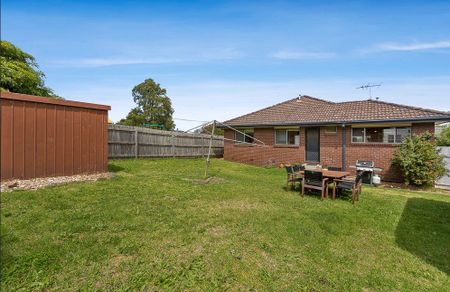 16 Pamela Avenue, Keilor East VIC 3033 - Photo 2