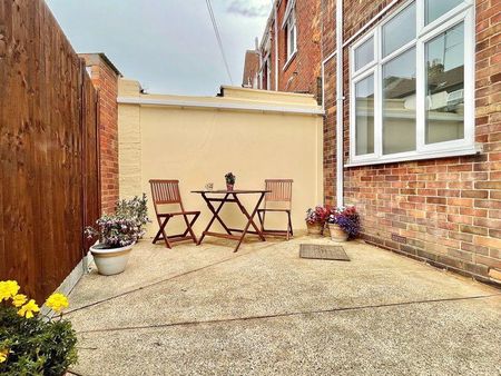 3 bedroom end of terrace house to rent - Photo 5