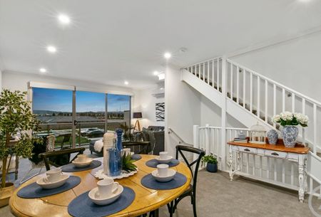 18 Topal Drive, Officer VIC 3809 - House For Rent | Domain - Photo 2