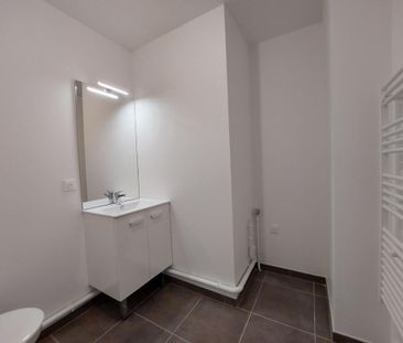 Location Appartement 2 pièces 46m² PETIT COURONNE 76650 - Photo 1