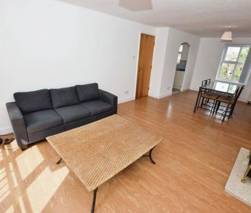 2 bedroom flat to rent - Photo 2