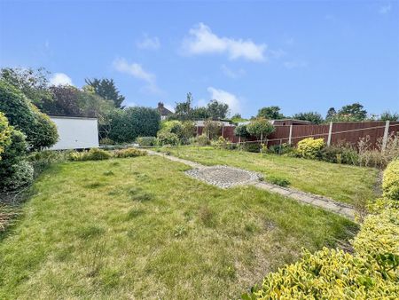 3 bedroom detached bungalow to rent - Photo 4