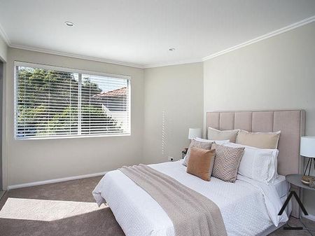 SUN DRENCHED NORTH FACING APARTMENT WITH WRAP AROUND BALCONY & LUG - Photo 2