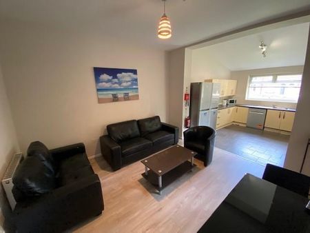 4 bedroom private hall to rent - Photo 2