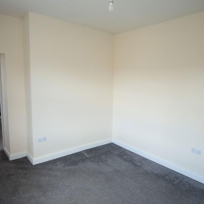 Long Lane, Huddersfield, West Yorkshire, HD5 9LH - Photo 1