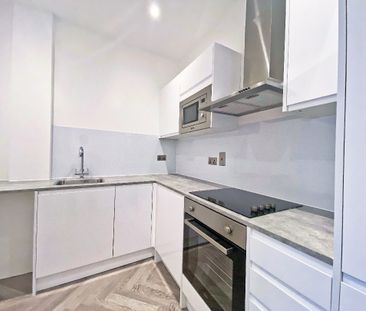 Redfields Lane, Church Crookham, Fleet, Hampshire, GU52 - Photo 3