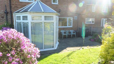 3 bedroom semi-detached house to rent - Photo 5