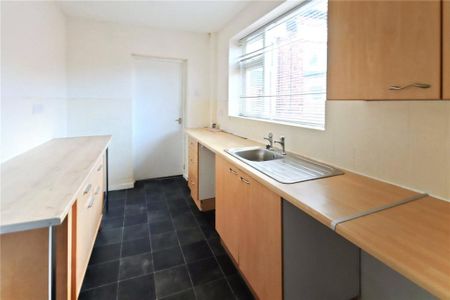 3 bedroom flat to rent - Photo 5