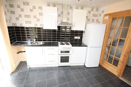 Taylors Green, East Acton, London, W3 7PE - Photo 4
