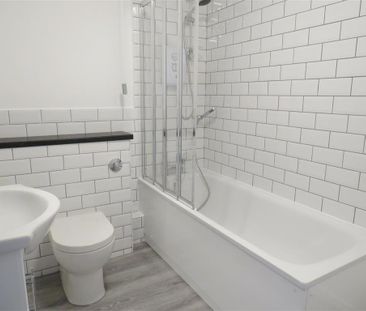 Alexandra Road, Hemel Hempstead - Photo 2