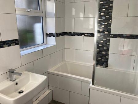 3 bedroom property to rent - Photo 4