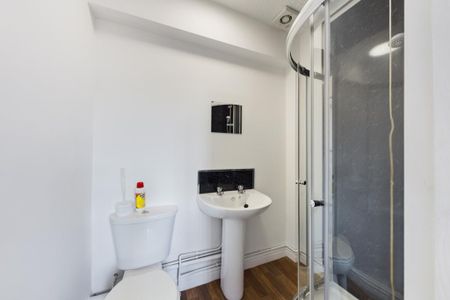 1 bedroom in a house share to rent - Photo 5