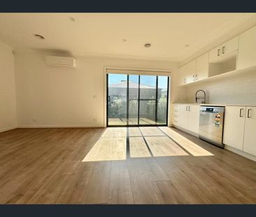 1/14 Goodison Grove, Mount Cottrell, Vic 3024 - Photo 3