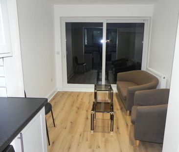 5 bedroom semi-detached house to rent - Photo 1