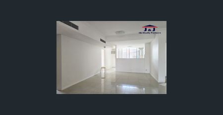 Spacious 3Bedroom apartment in convenience Location. - Photo 2