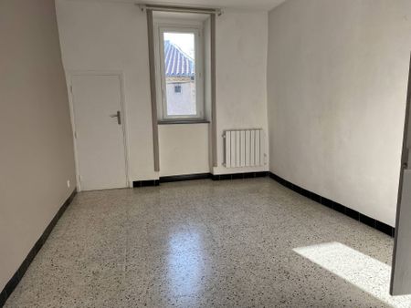 Location appartement 2 pièces 49 m² à Villeneuve-de-Berg (07170) - Photo 3