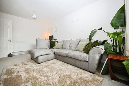 2 bedroom Flat To Let - Photo 4