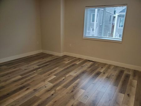 Bright, Open Concept Upper! - Photo 3