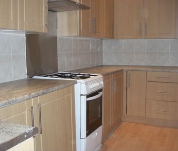 A Stunning 5 bedroom house in victoria park area - Photo 4