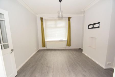 2 bedroom end of terrace house to rent - Photo 3