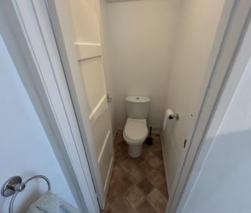 3 bedroom detached house to rent - Photo 2