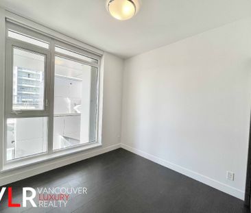 Condo in Burnaby, BC - Photo 4