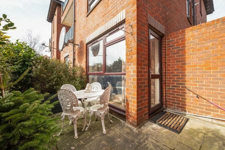 Friern Park, North Finchley, N12 - Photo 2