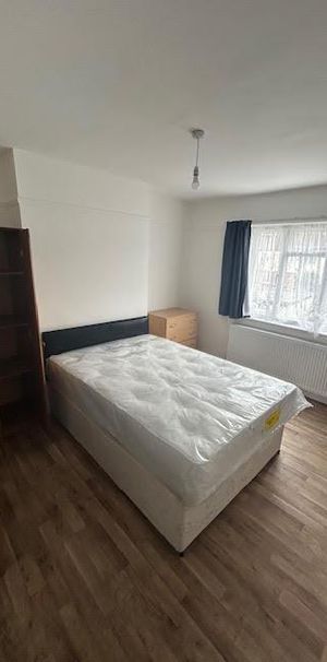 1 bedroom in a house share to rent - Photo 1