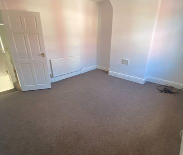 2 Bed Terraced House, Kingsford Street, M5 - Photo 2